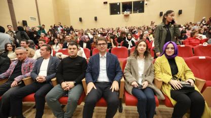 Erciş’te 24 Kasım’a Özel “90’lar Pop” Temalı Müzik Etkinliği Yoğun İlgi Gördü