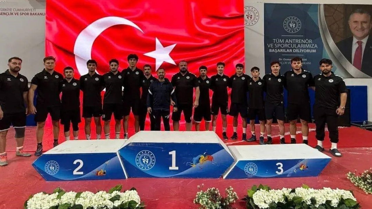 Erzincan ekibi Grekoromen güreşte yarı finalde