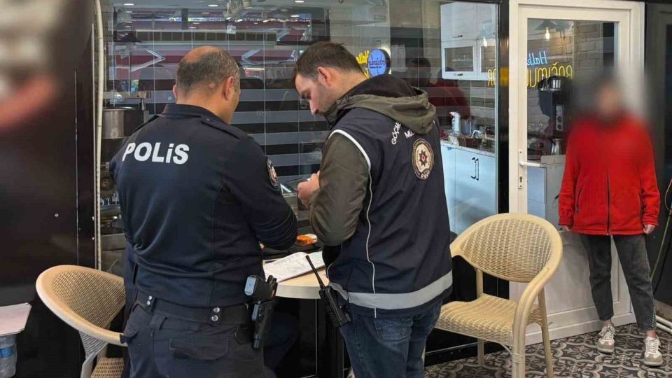 Erzincan polisinden &quot;Huzur Uygulaması&quot;: 45 iş yeri denetlendi