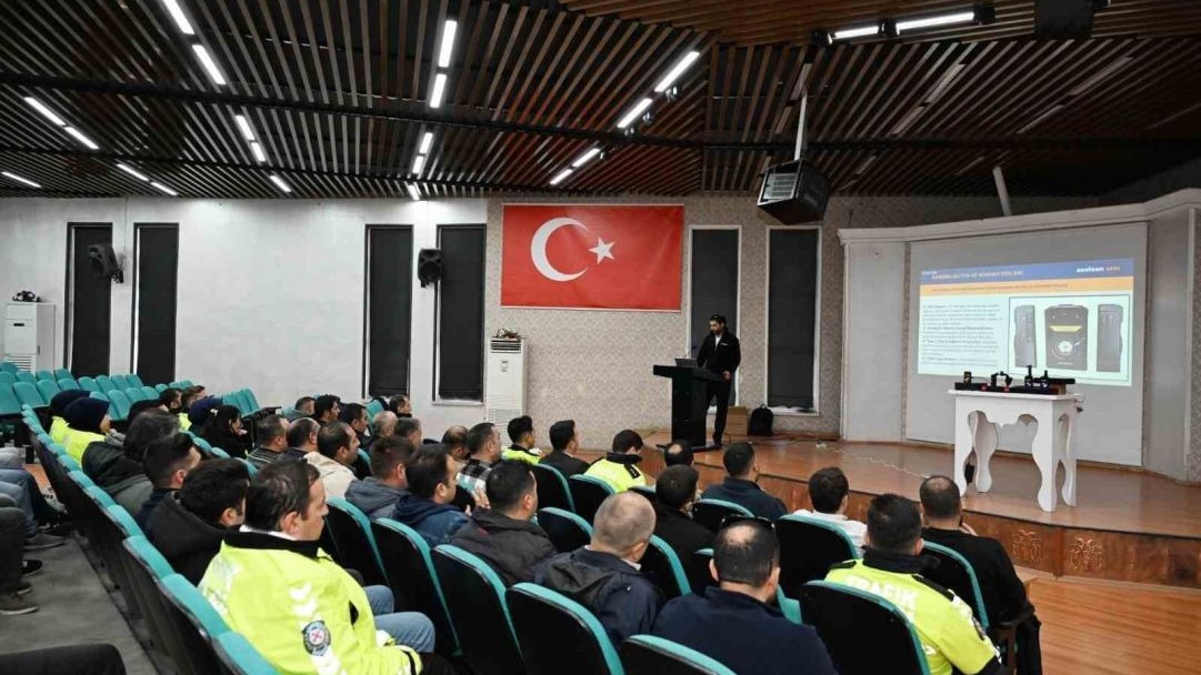 Erzincan’da trafik ekiplerine yeni nesil yaka kamerası eğitimi verildi