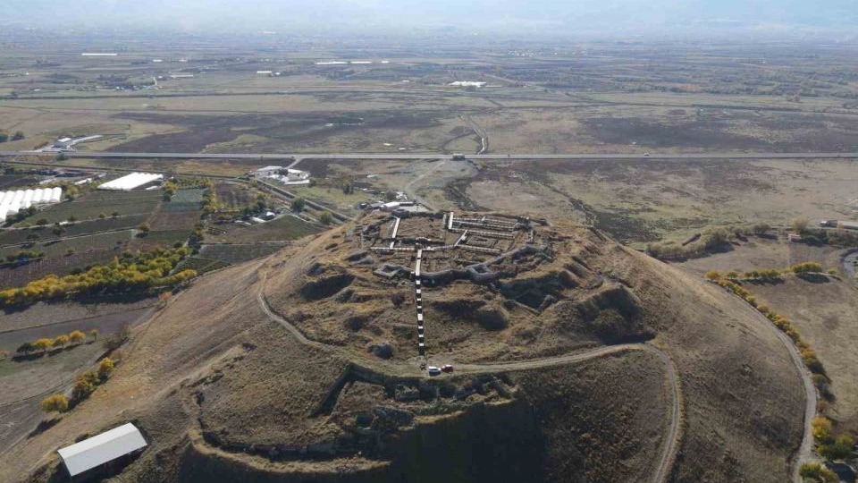 Erzincan’In Üzümlü İlçesinde Urartu izleri yeniden gün yüzünde: Altıntepe Kalesi drone ile görüntülendi