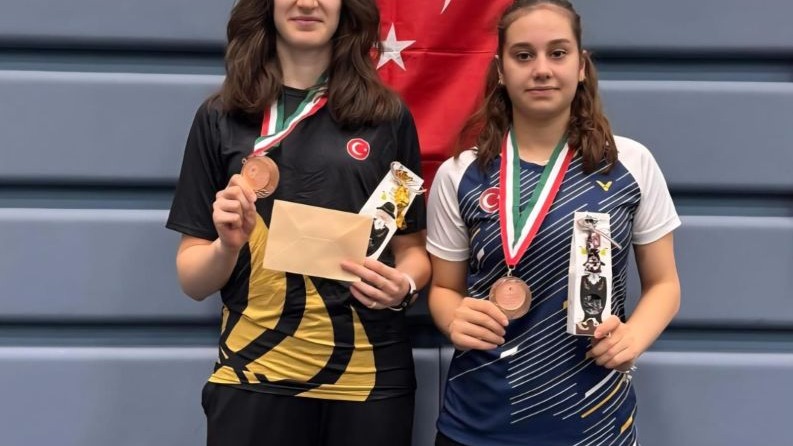 Erzincanlı badmintonculardan Macaristan’da çifte bronz madalya