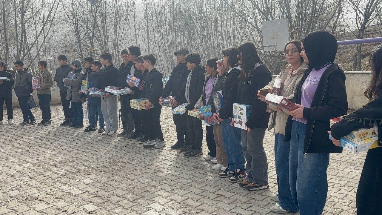 Erzincanlı öğrencilerden Verimli köyüne dostluk köprüsü