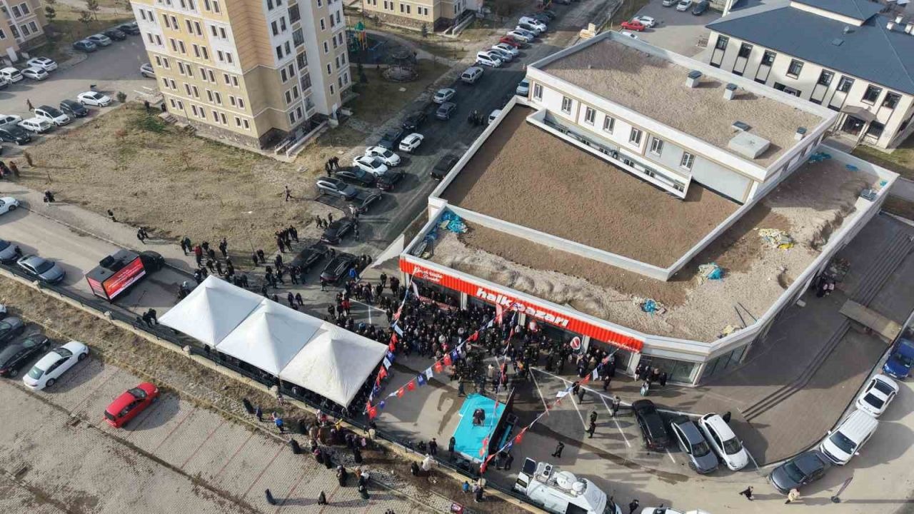 Erzurum Büyükşehir Belediyesi Halk Pazarı’nın dokuzuncu şubesini açtı