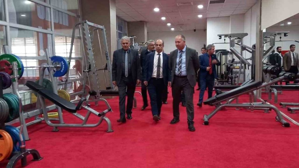 Erzurum Gençlik ve Spor İl Müdürü Levent Çakmur, kurmaylarıyla tesisleri gezdi