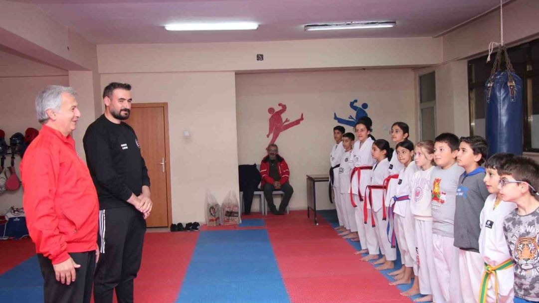 Erzurum Oltu&#039;da çeyrek asırlık vefa