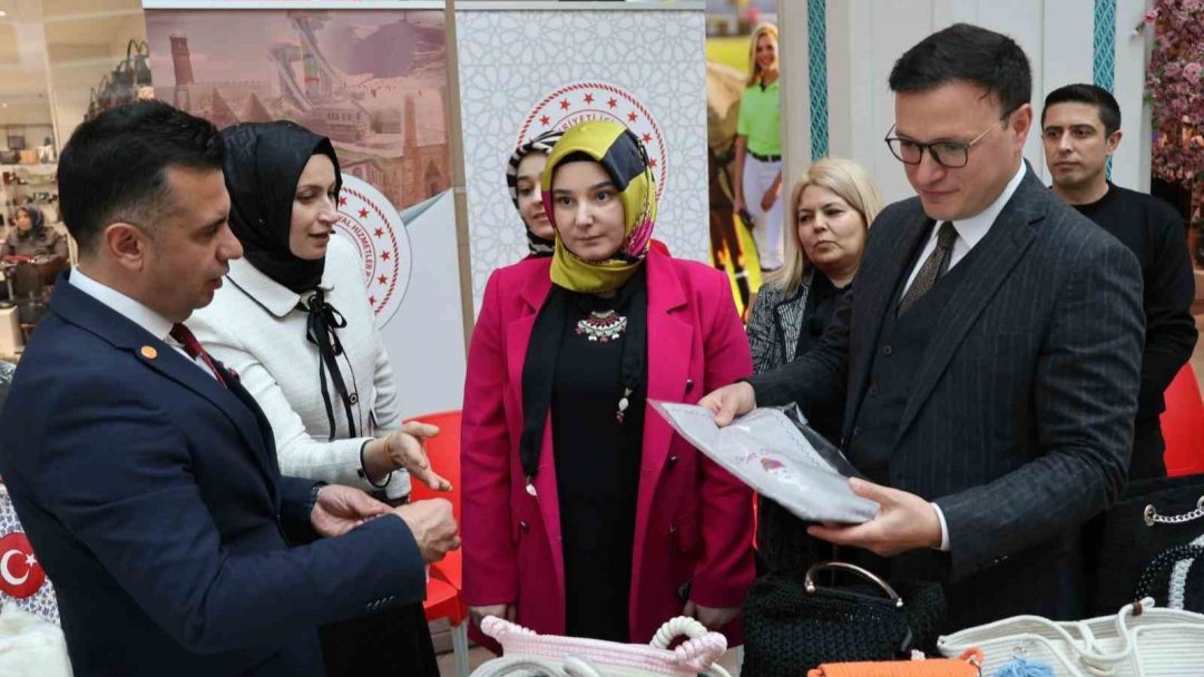 Erzurum’da &quot;25 kadın 25 hikâye&quot; sergisi açıldı