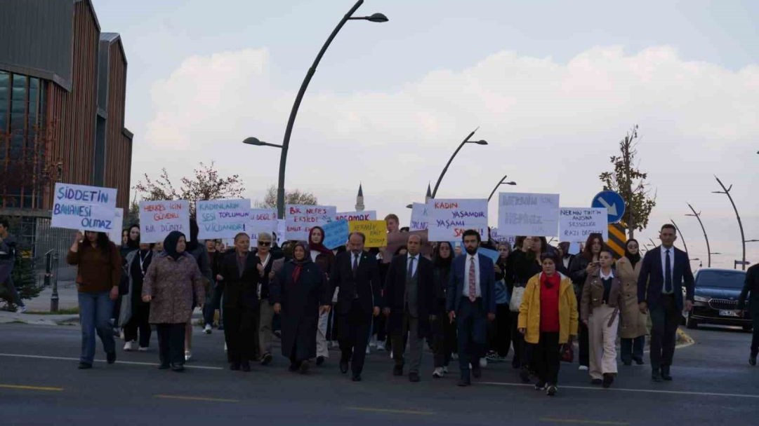 Erzurum'da, Kadına yönelik şiddete karşı farkındalık yürüyüşü