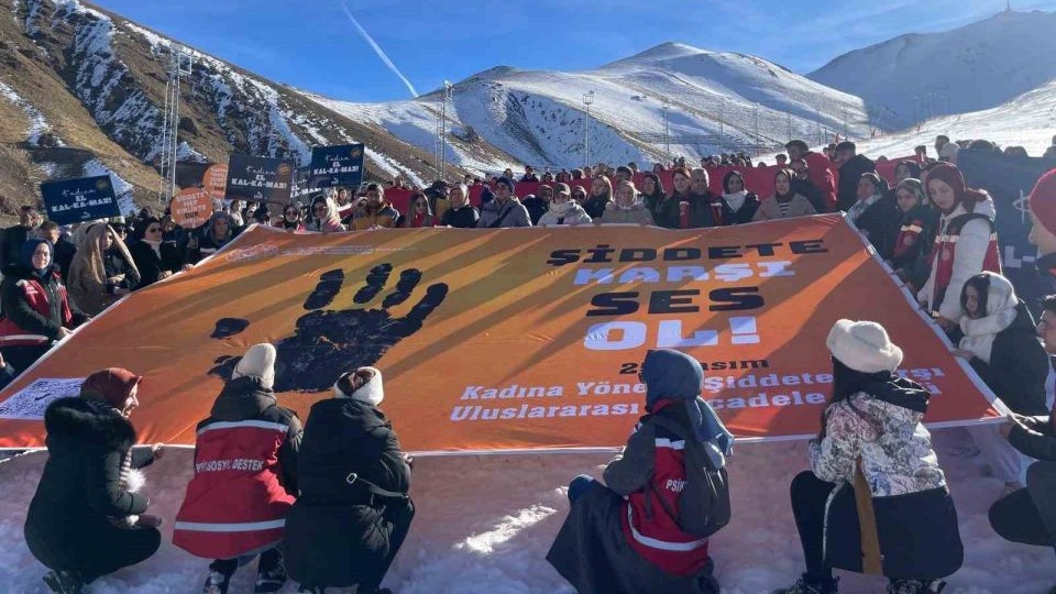 Erzurum’da &quot;Şiddete karşı tek yürek&quot; yürüyüşü düzenlendi