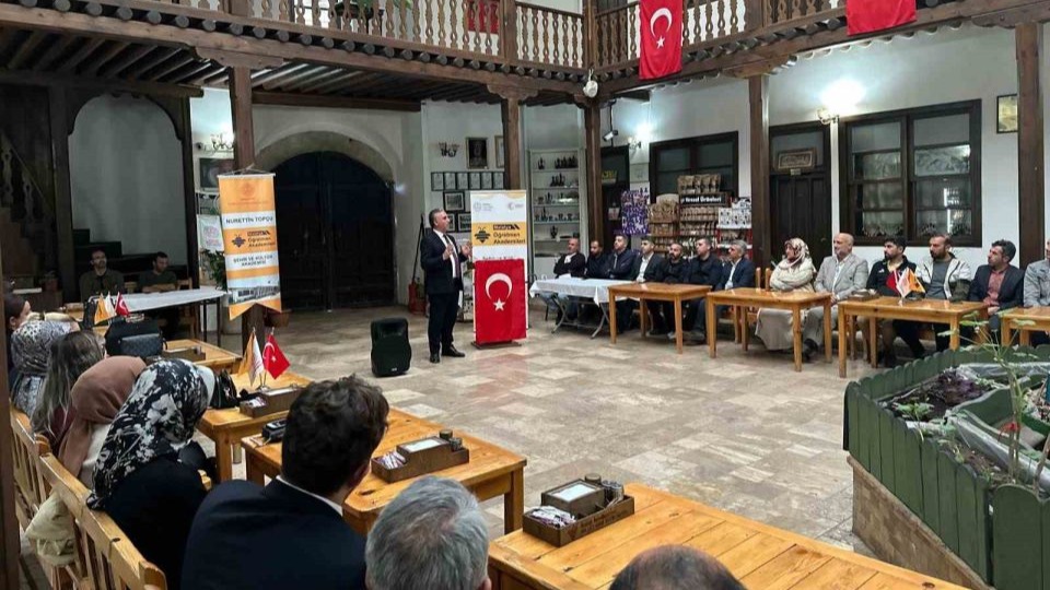 Fethi Gemuhluoğlu memleketi Arapgir’de anıldı