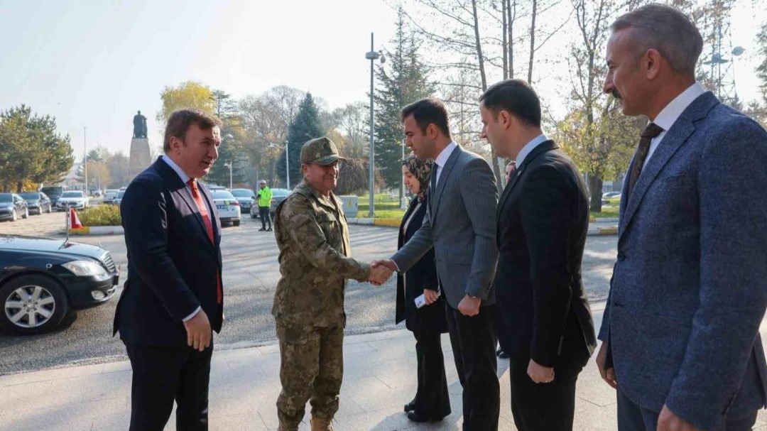 Genelkurmay Başkanı Orgeneral Bayraktaroğlu, Erzincan Valiliğini ziyaret etti