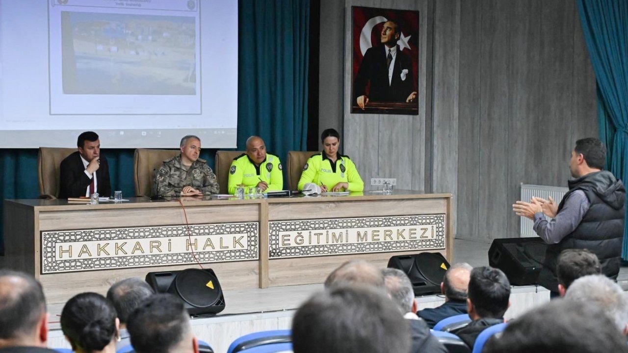 Hakkari Emniyet Müdürü Ayata, şoför esnafıyla bir araya geldi