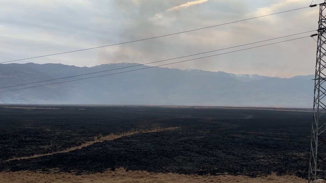 Hakkari Yüksekova’nın kuş cennetindeki yangına havadan müdahale