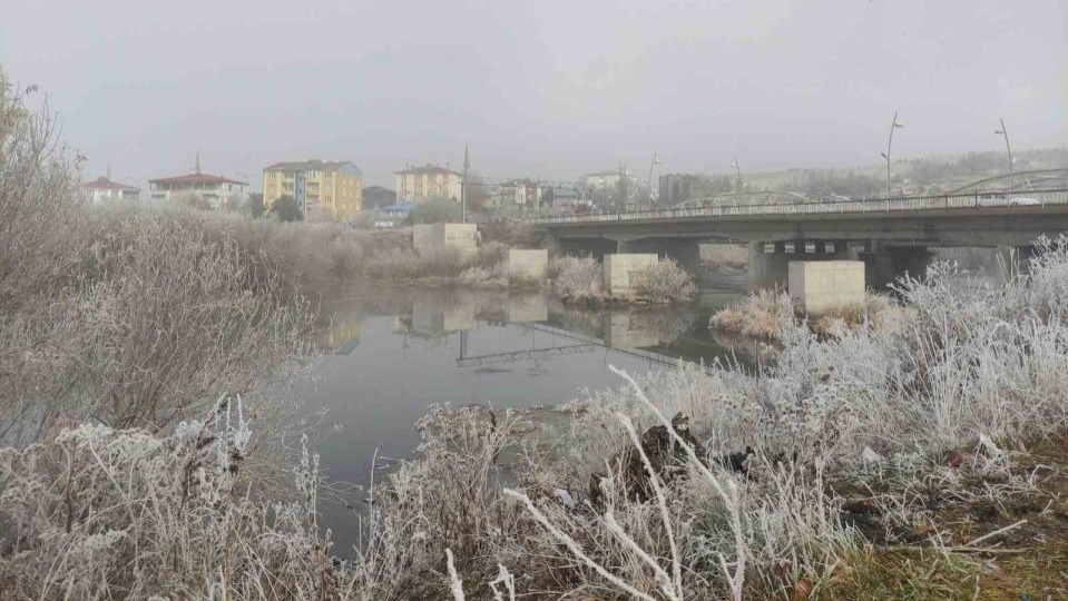 Hava sıcaklığının eksi 14,6 dereceye düştüğü Göle buz tuttu