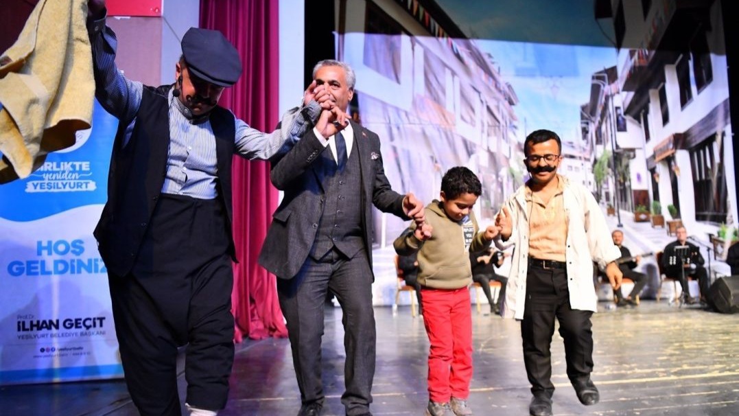 &quot;Havlucu Memed Anlatıyor&quot; tiyatro gösterisi yoğun ilgi gördü