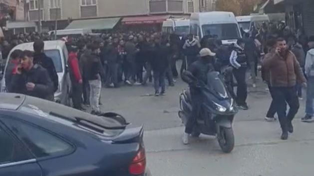 Husumetli iki aile sokak ortasında birbirine girdi: Silah sesleri mahalleyi ayağa kaldırdı