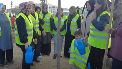 Kadınlar Erciş’te Meşe Fidanı Dikti