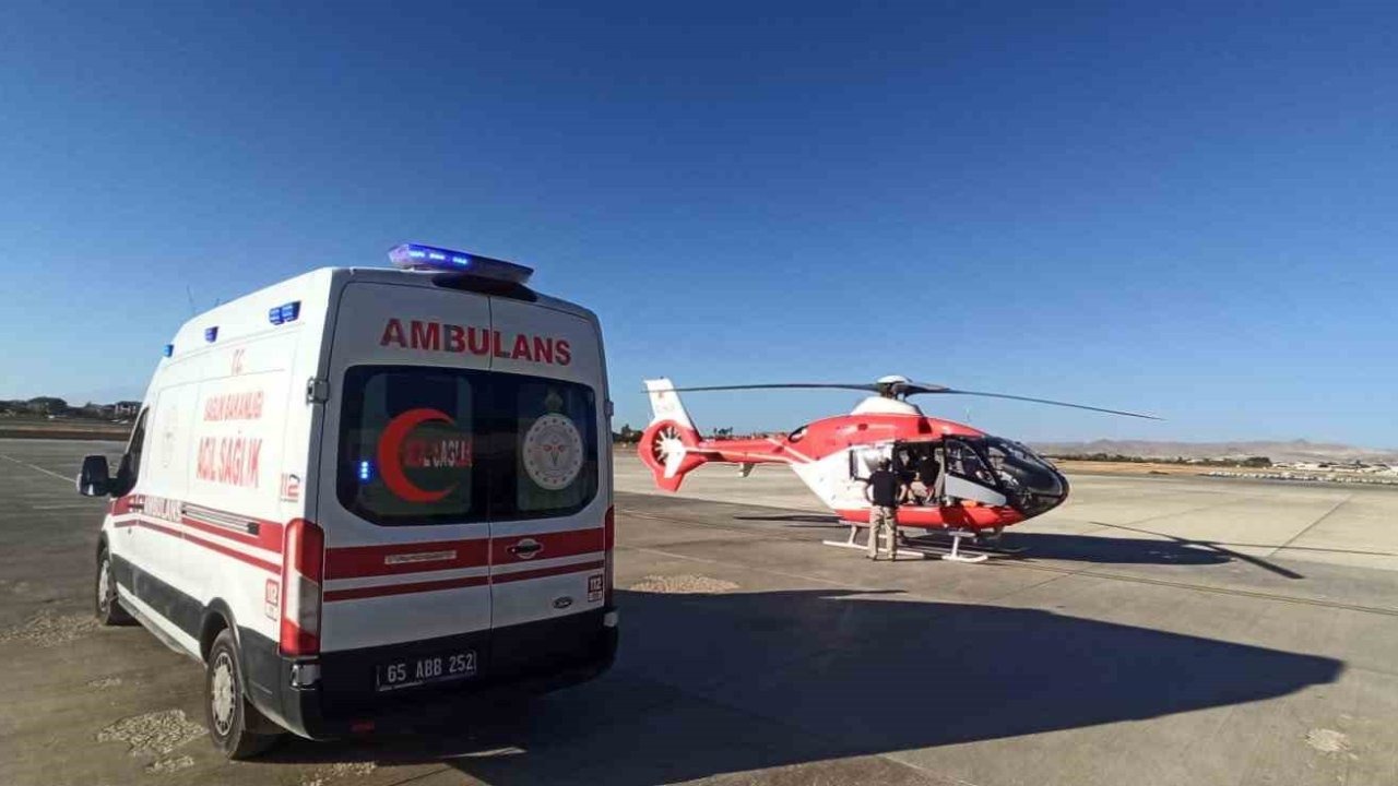 Kalp krizi geçiren hasta, helikopter ambulansla Bahçesaray&#039;dan Van’a sevk edildi