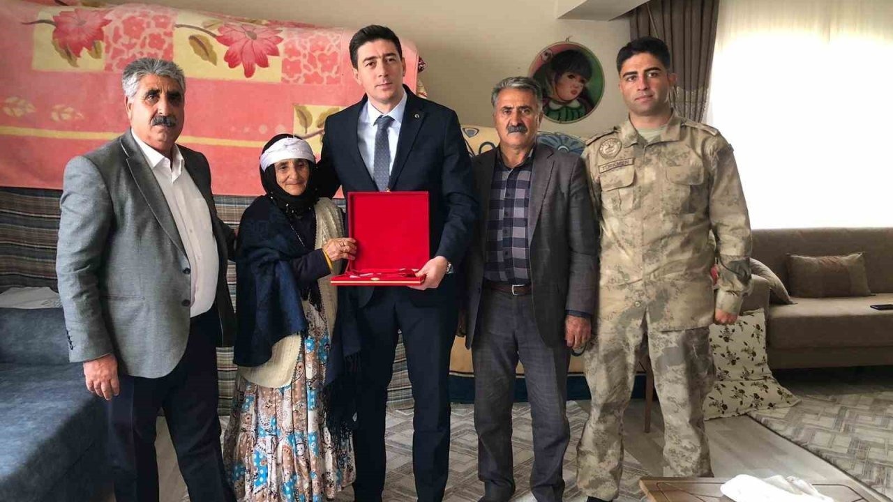 Karakoyunlu Kaymakamı Fatih Erdoğan’dan şehit ailesine ziyaret