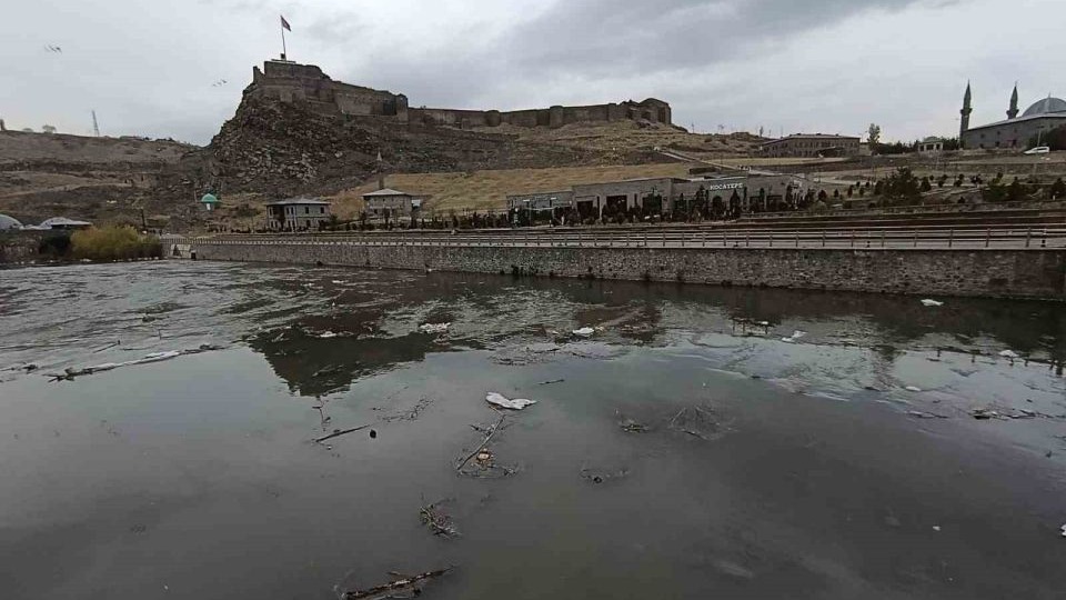 Kars Çayı alarm veriyor