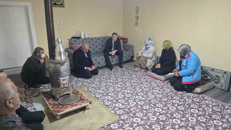 Kaymakam Koşansu, ev ev gezerek sorunları yerinde dinledi