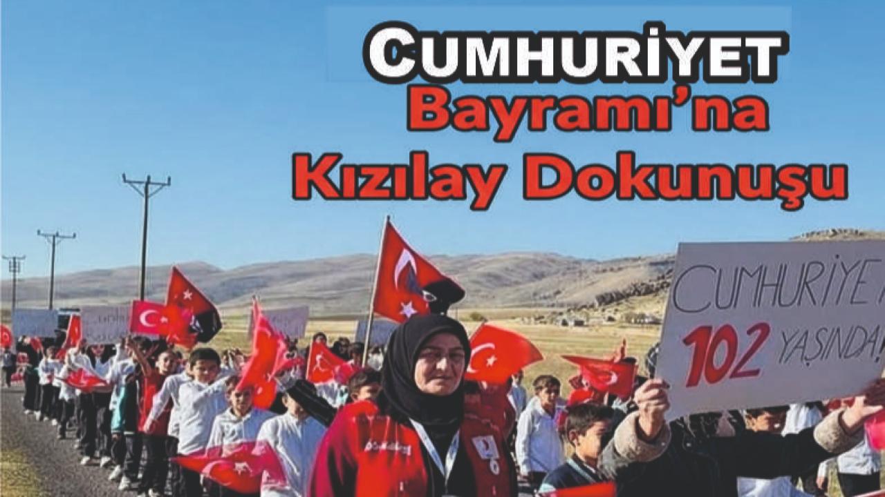 Kızılay Kadın Gönüllülerinden Cumhuriyet Bayramı’na Anlamlı Katılım