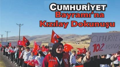 Kızılay Kadın Gönüllülerinden Cumhuriyet Bayramı’na Anlamlı Katılım