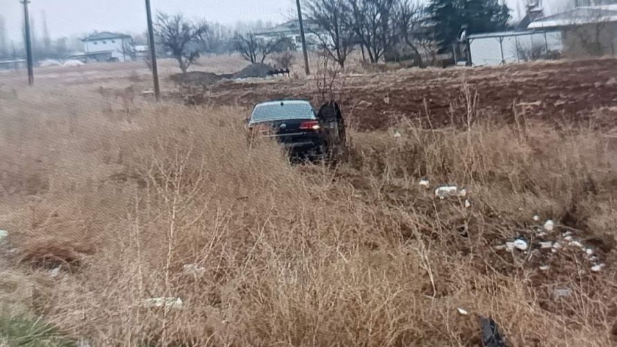 Kontrolden çıkan otomobil tarlaya girdi: 4 yaralı