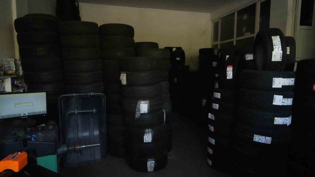 Lastikçilerde kış lastiği yoğunluğu başladı