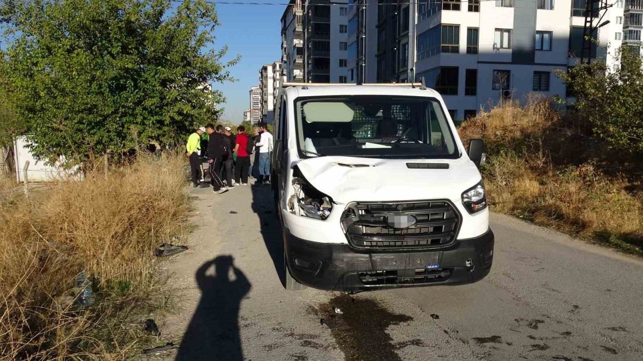 Malatya’da kamyonet ile elektrikli bisiklet çarpıştı: 2 yaralı