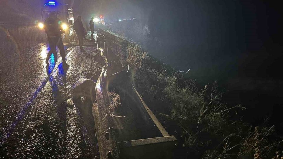 Malatya’da şarampole devrilen çekicinin sürücüsü hayatını kaybetti