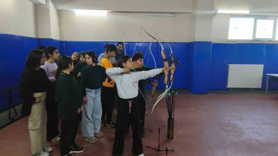 Muş-Korkut’ta okçuluk antrenmanları yoğun katılımla sürüyor