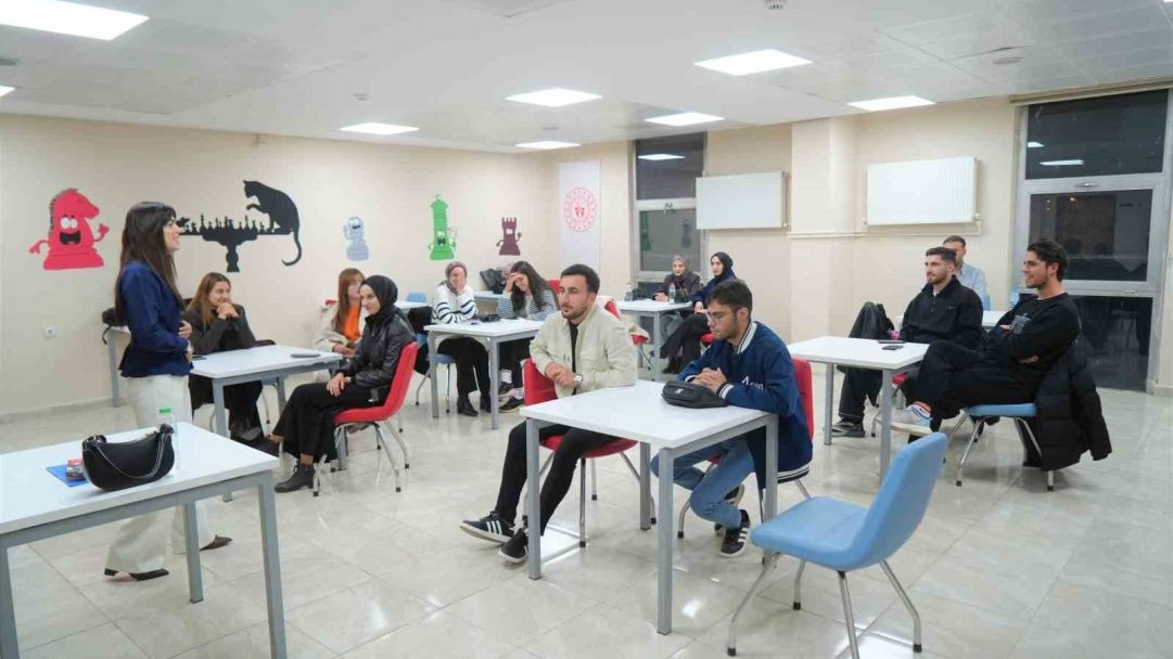 Muş’ta diksiyon ve spikerlik kursuna yoğun ilgi