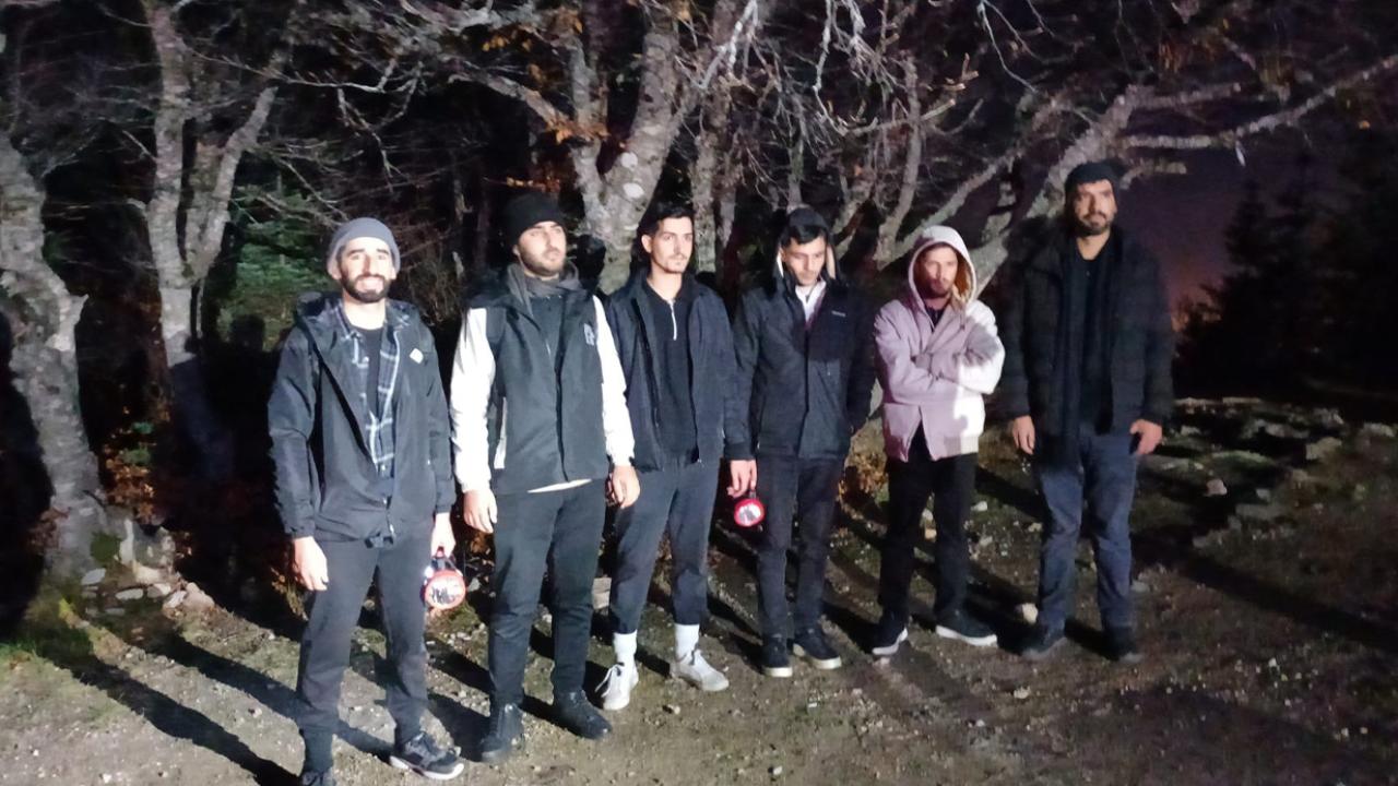 Ormanda mahsur kalan 6 kişi kurtarıldı