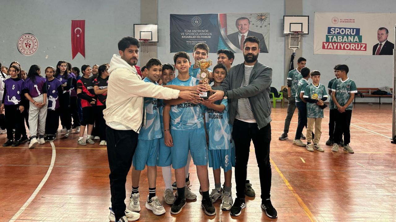 Patnos’ta Yıldızlar Voleybol Müsabakaları Nefes Kesti