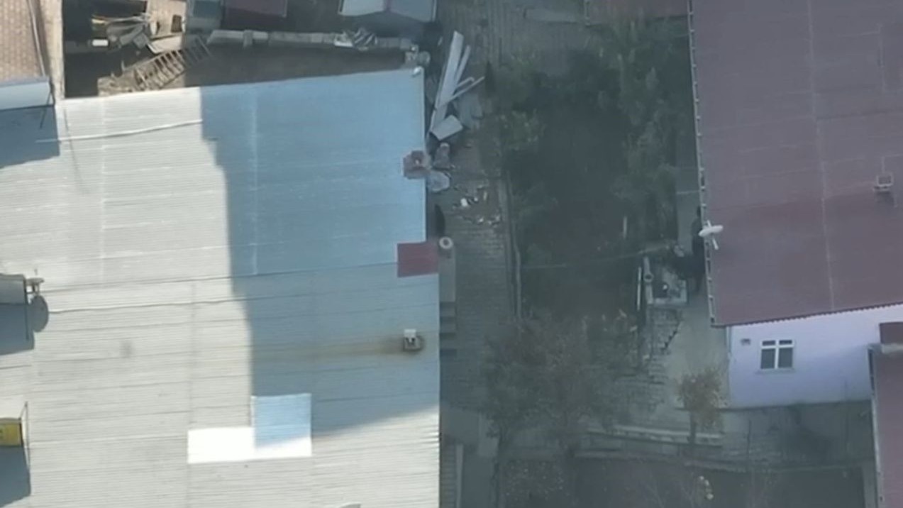 Polis Iğdır’da sahte alkol operasyonu: 85 litre sahte alkol ve ruhsatsız silah ele geçirildi