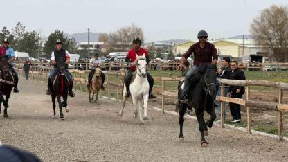 Rahvan At Yarışları büyük ilgi gördü
