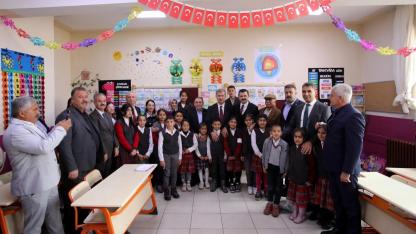 Rektör Gülçin, Doğduğu Köyde Öğrencilerle Buluştu