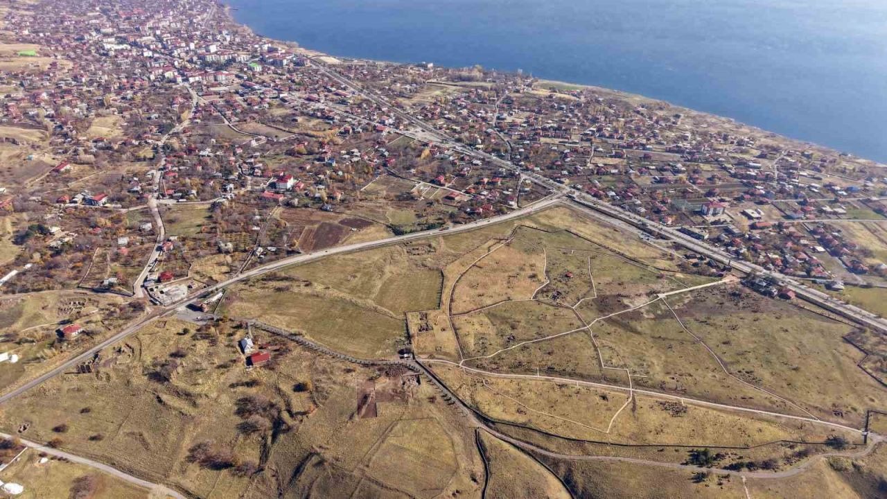 Sakin şehir Ahlat, havadan böyle görüntülendi