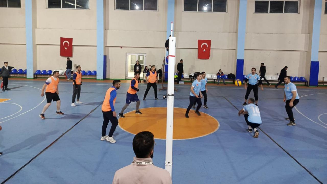 Taşlıçay’da Kurumlar Arası Voleybol Turnuvası Başladı