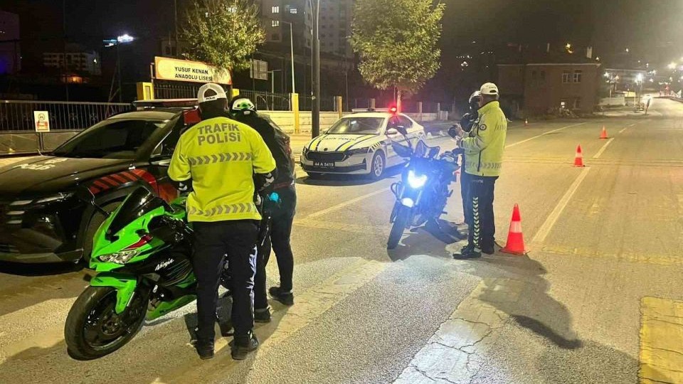 Trafik ekipleri denetimlerini aralıksız sürdürüyor