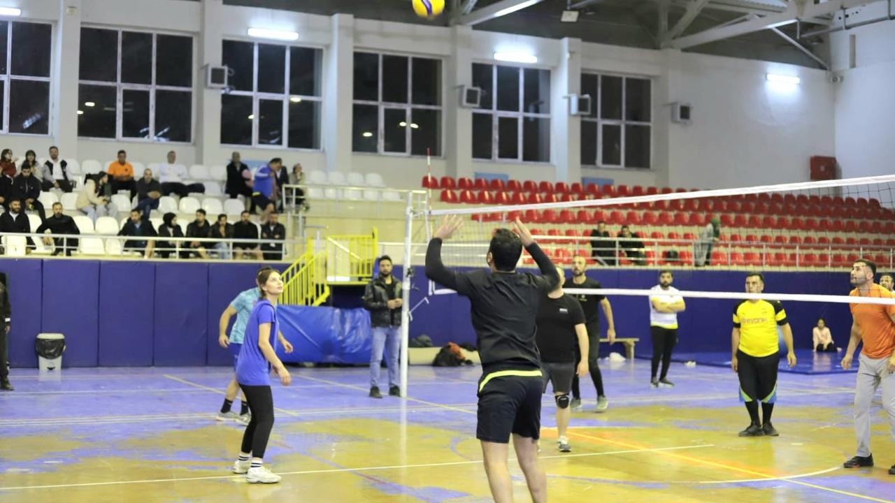 Tutak’ta Öğretmenler Günü Voleybol Turnuvası Başladı