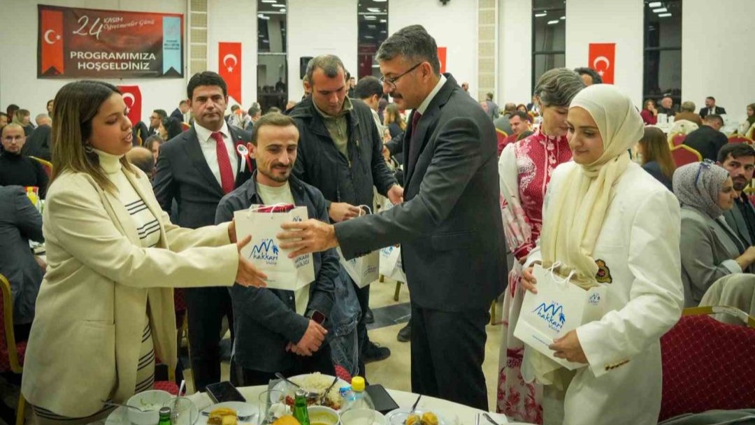 Vali Ali Çelik: &quot;Cehalet; ancak eğitim neferleriyle yenilebilir&quot;