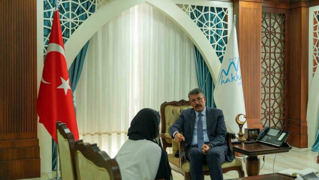 Vali Çelik: &quot;Halkımızın yanındayız&quot;