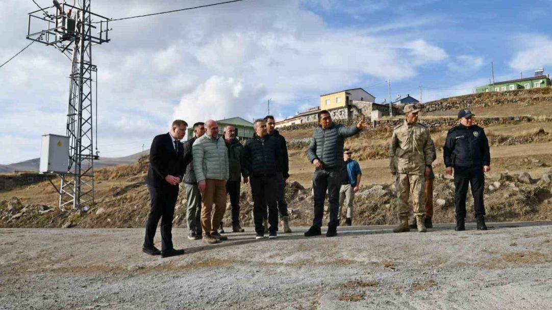 Vali Çiçek, köy yollarını denetledi