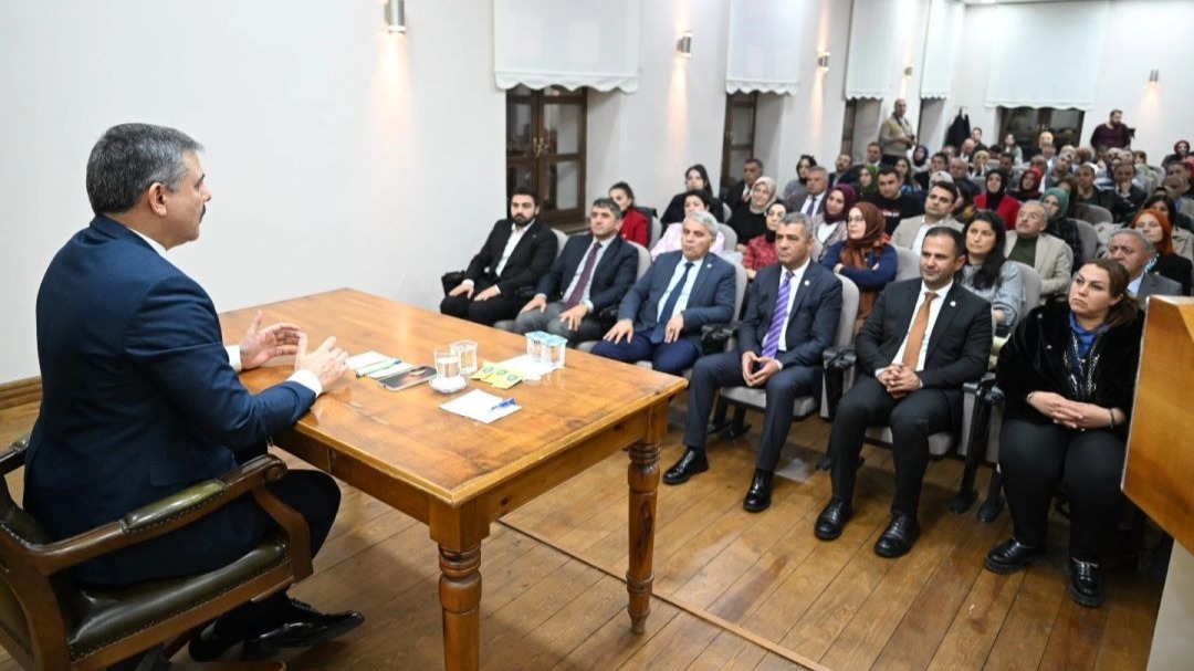 Vali Çiftçi deneyimlerini öğretmenlerle paylaştı