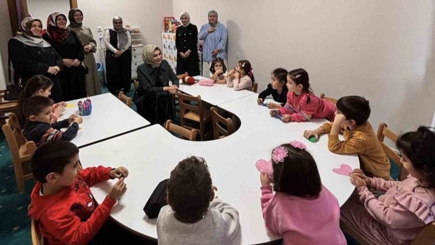 Vali eşi Berna Çiçek Kur’an Kursu’nu ziyaret etti