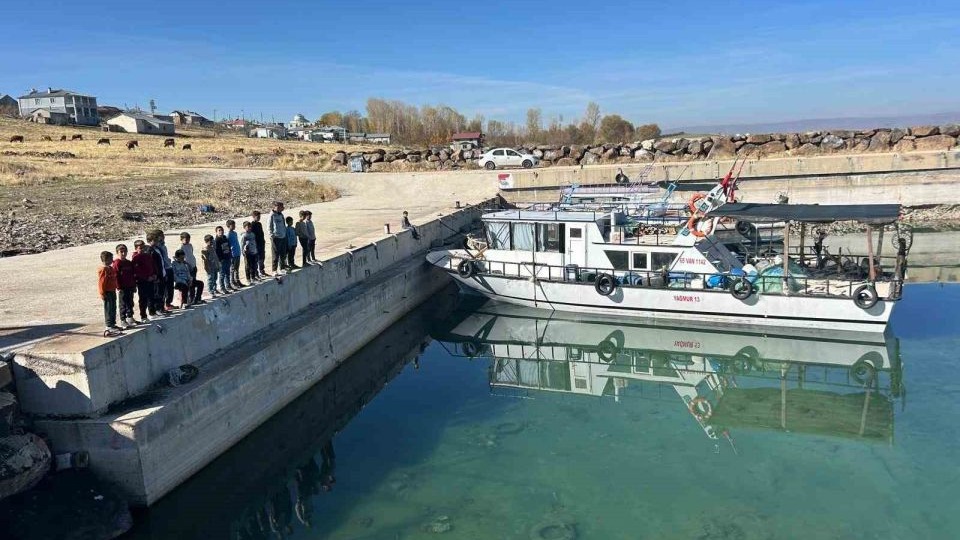 Van Gölü’nde yazın sararan saçlar kışın eski rengine döndü