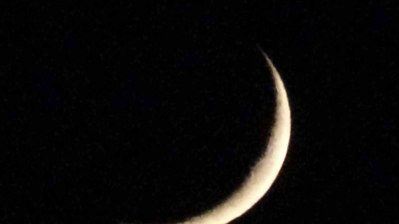 Van’da hilal geceyi süsledi