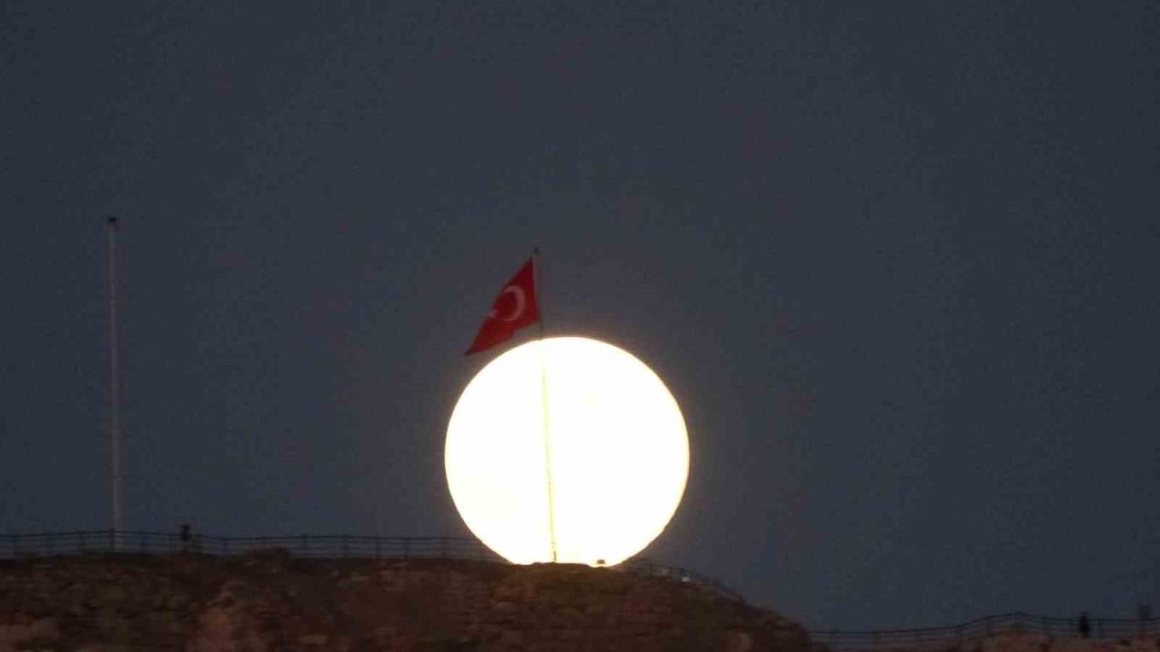 Van&#039;da Süper Ay göz kamaştırdı